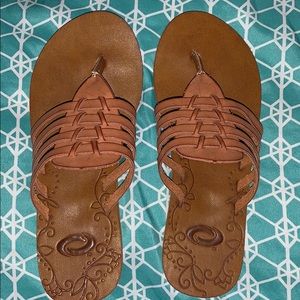 Brown sandals/flip flops